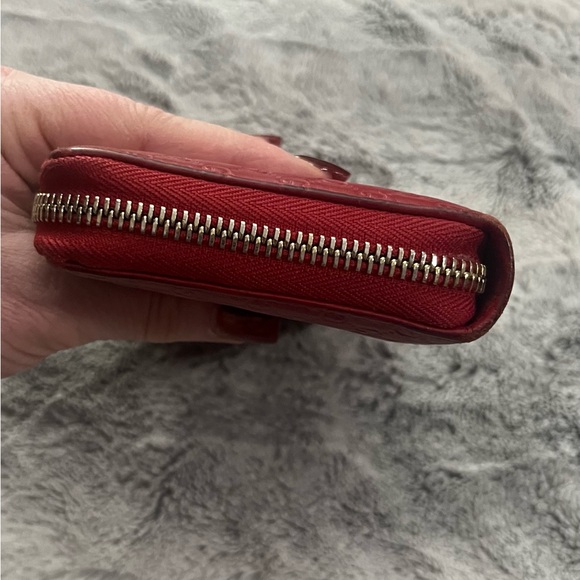 Authentic Gucci Microguccissima Patent Leather Zip-Around Wallet – Hibiscus Red - Picture 3 of 11